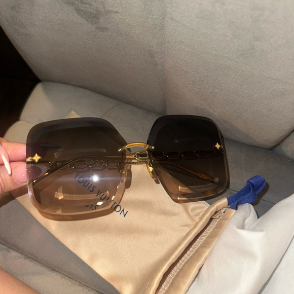 LV Jewell Square Sunglasses - Picture 8 of 8